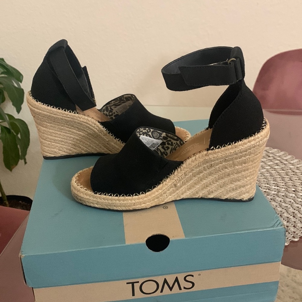 Toms size 6 excellent condition
